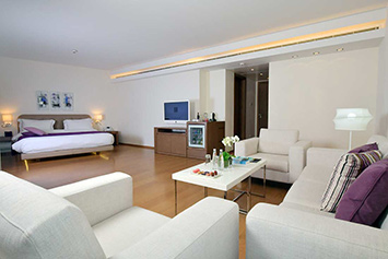 rooms & suites